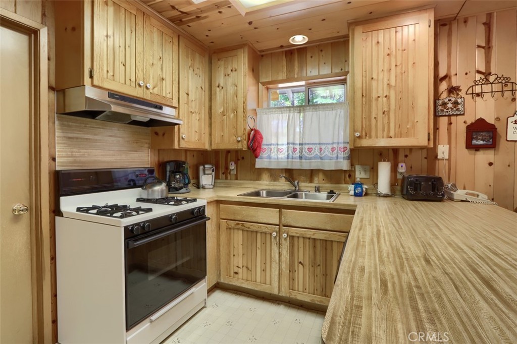 2701 Spelt, Yosemite, CA 95389