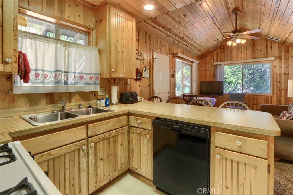 2701 Spelt, Yosemite, CA 95389