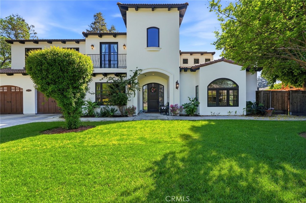 3939 W Robinwood, Visalia, CA 93291