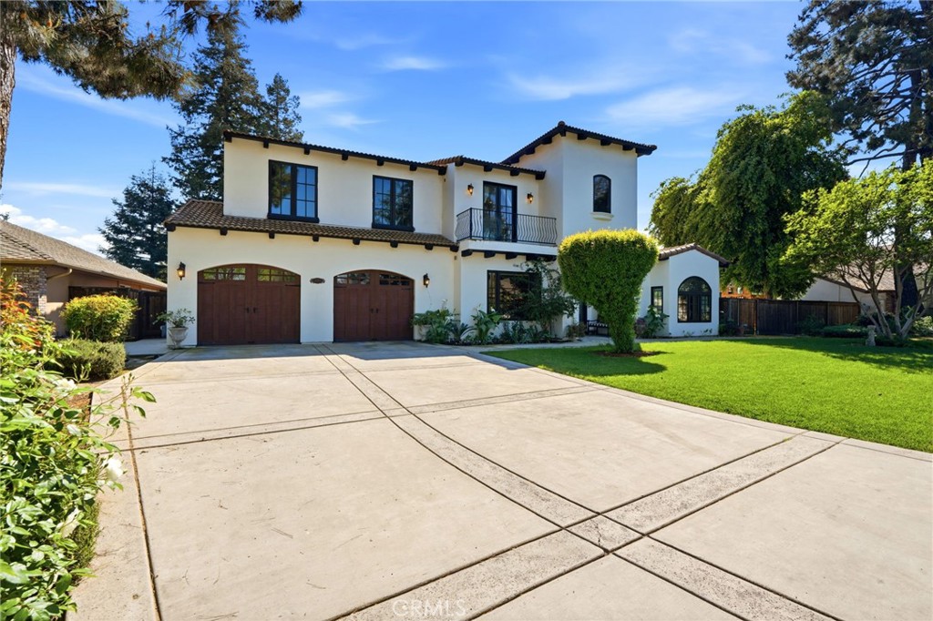 3939 W Robinwood, Visalia, CA 93291