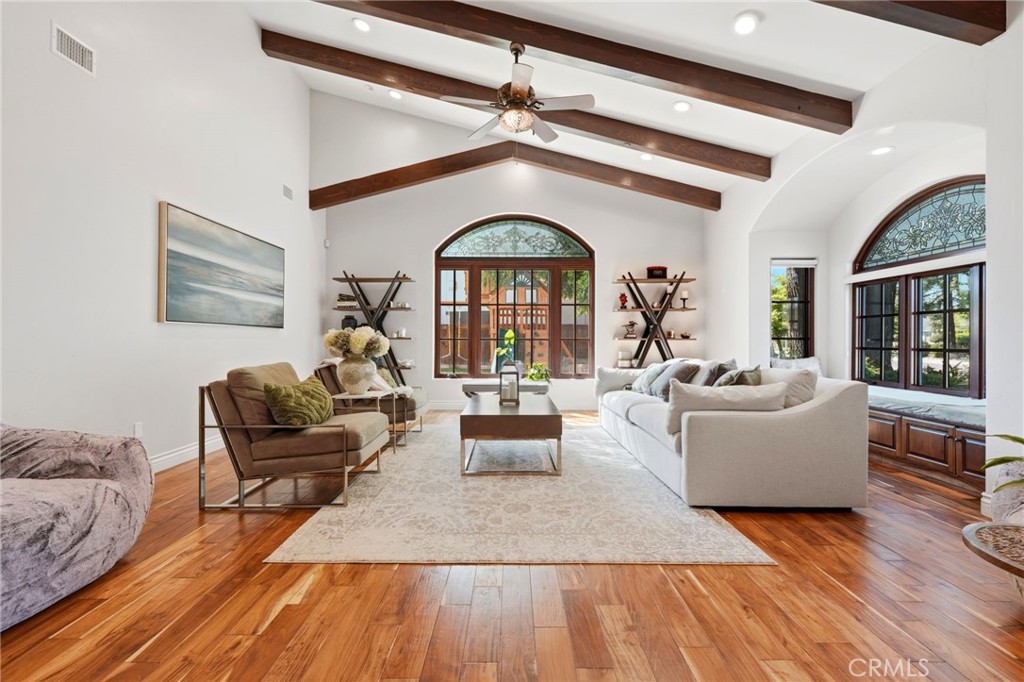 3939 W Robinwood, Visalia, CA 93291