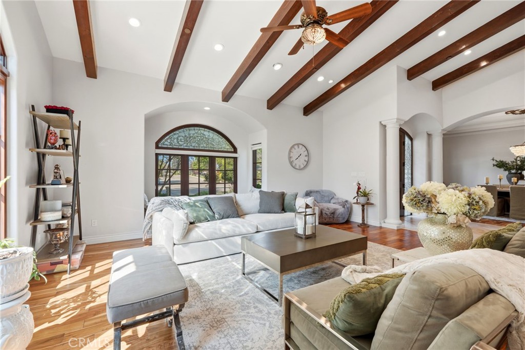 3939 W Robinwood, Visalia, CA 93291