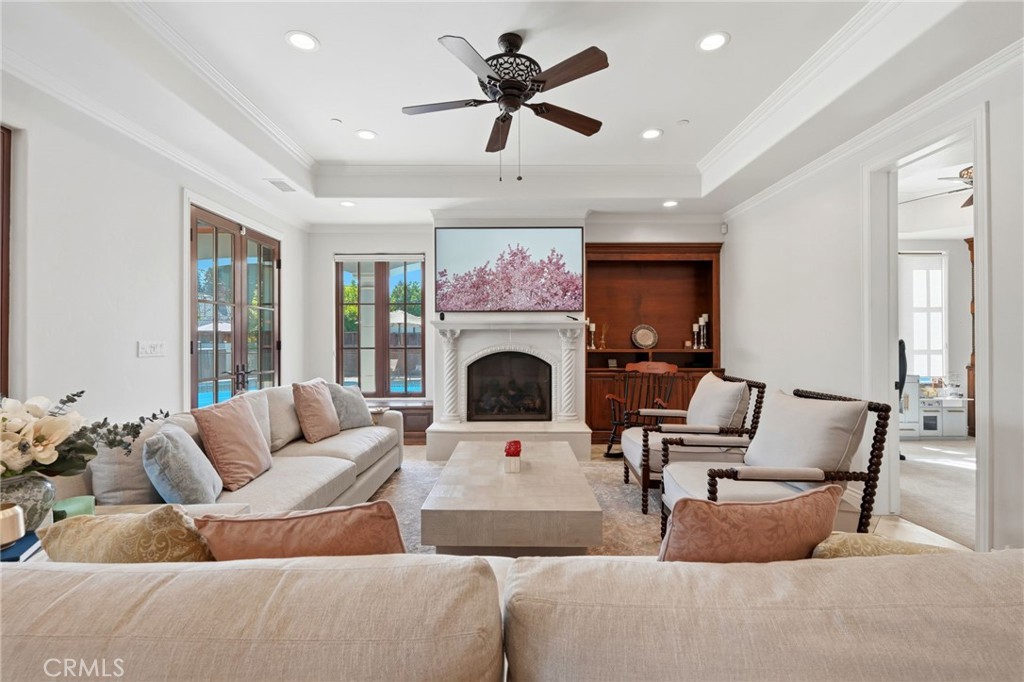 3939 W Robinwood, Visalia, CA 93291