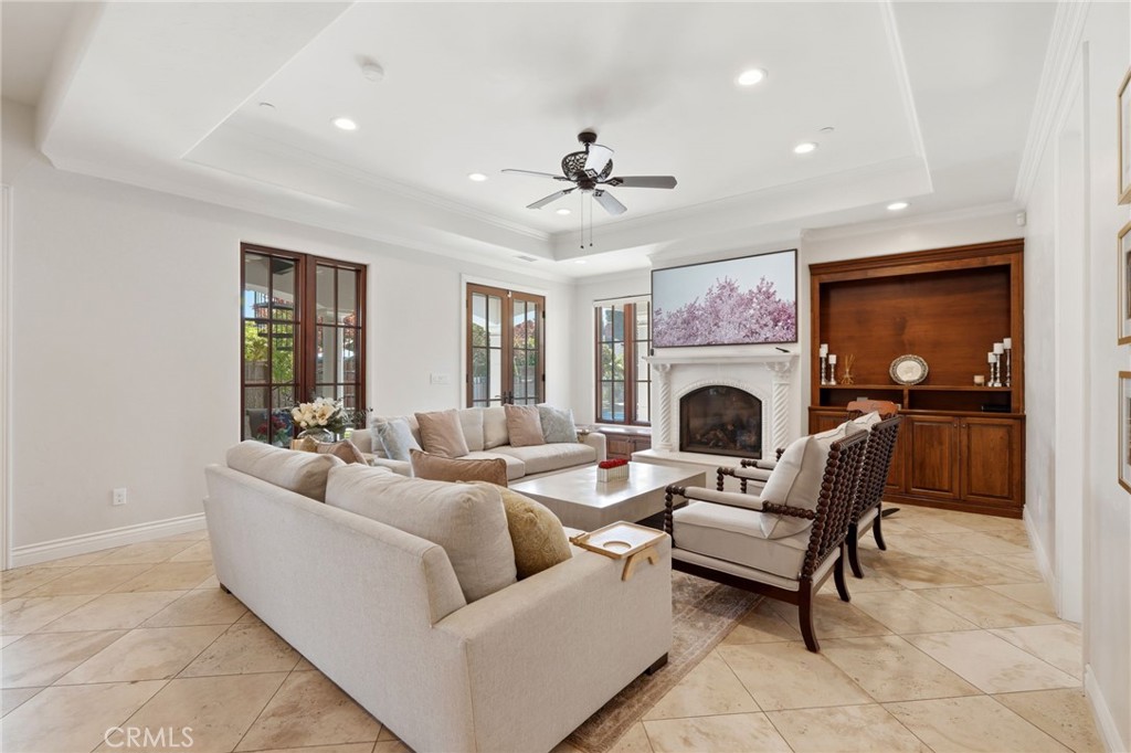 3939 W Robinwood, Visalia, CA 93291