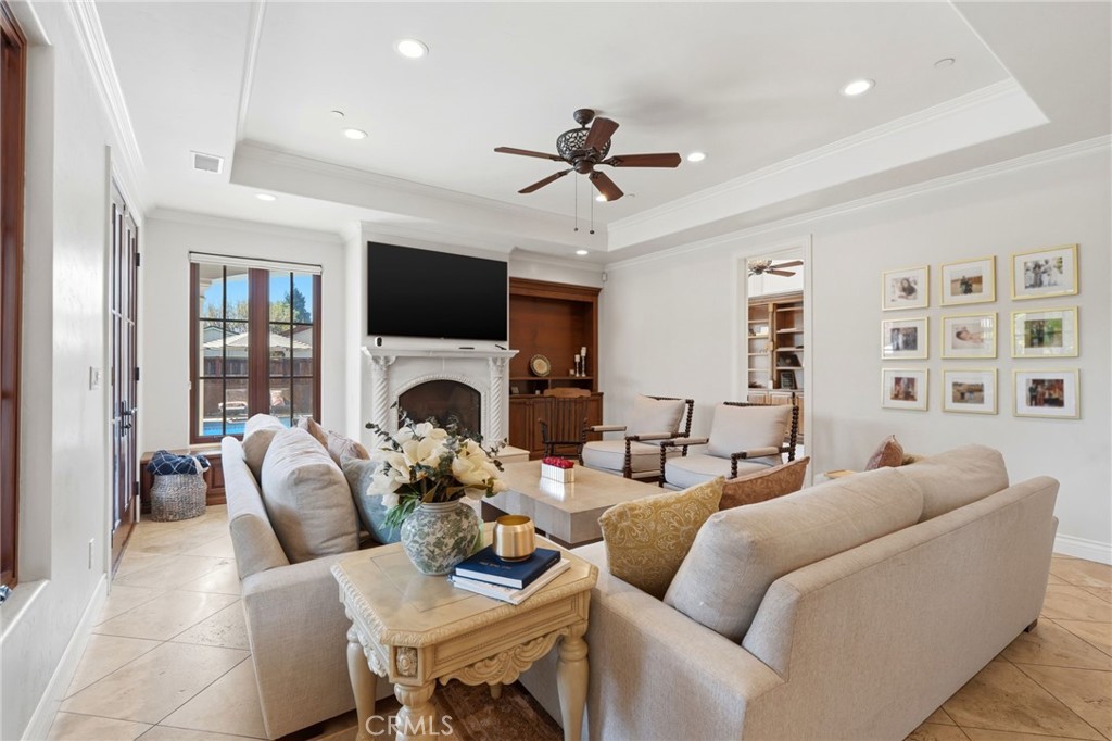 3939 W Robinwood, Visalia, CA 93291