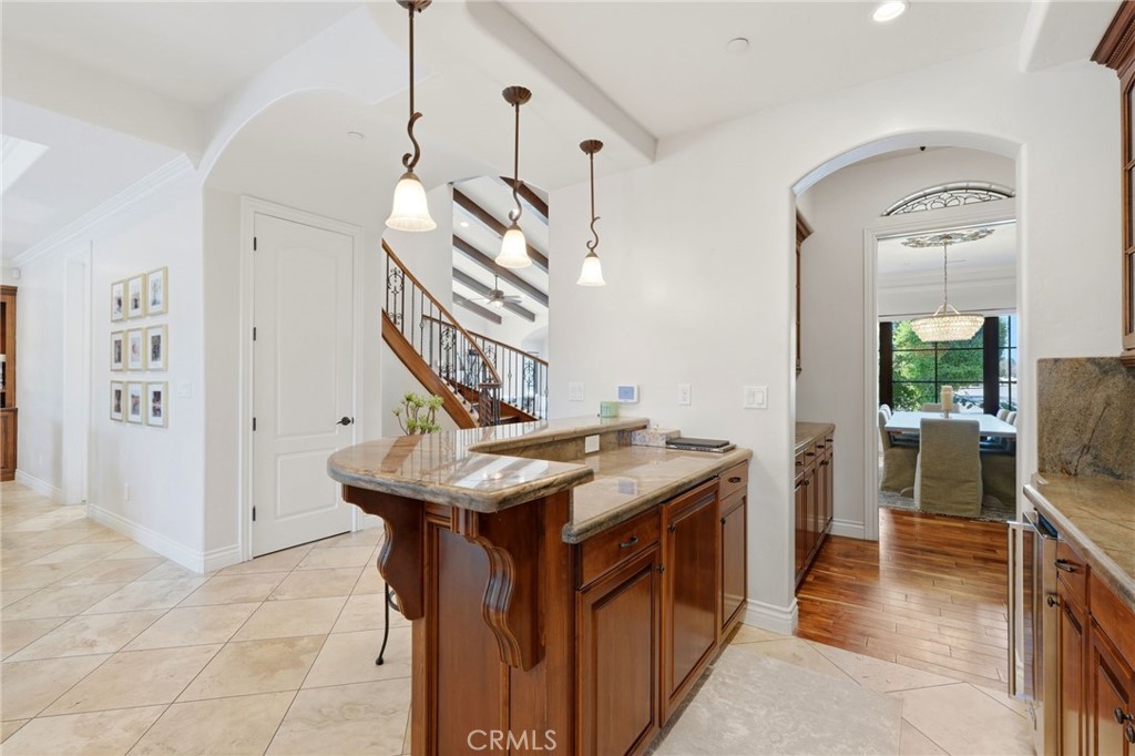 3939 W Robinwood, Visalia, CA 93291