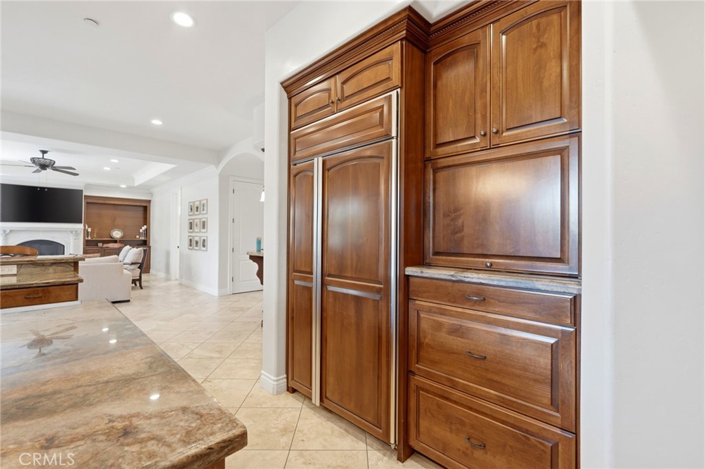 3939 W Robinwood, Visalia, CA 93291