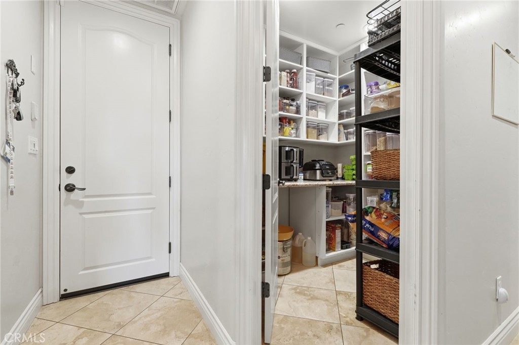 3939 W Robinwood, Visalia, CA 93291