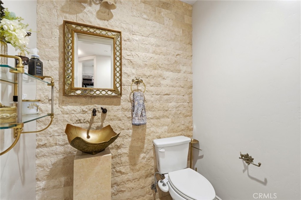 3939 W Robinwood, Visalia, CA 93291