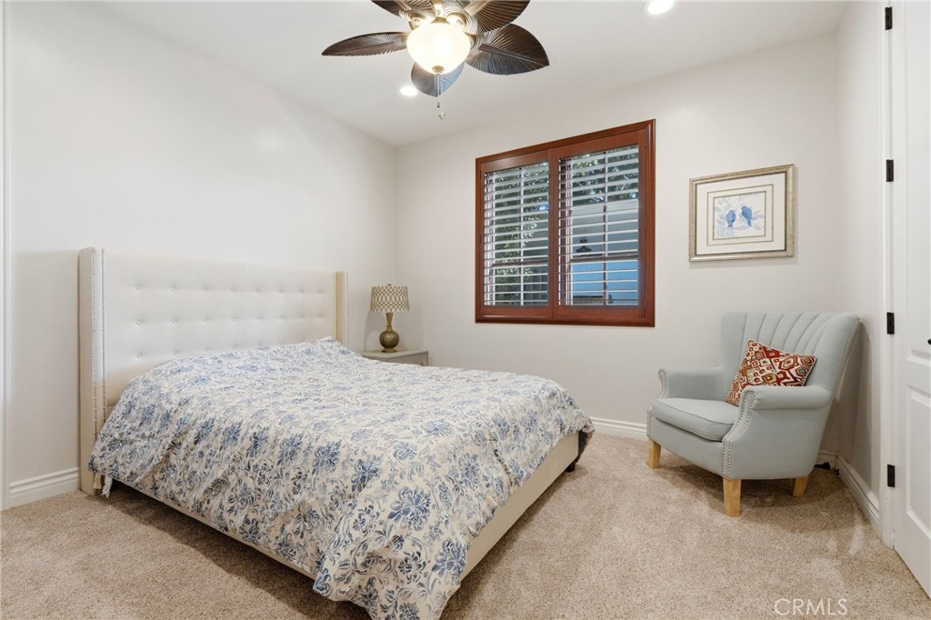 3939 W Robinwood, Visalia, CA 93291