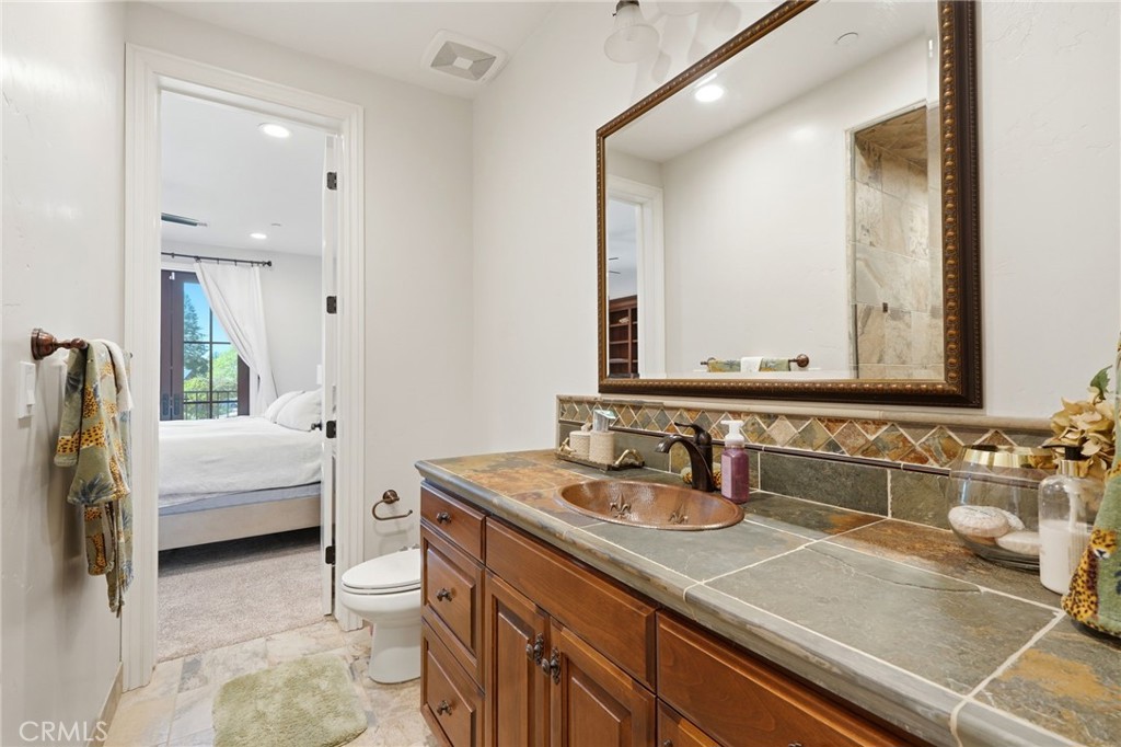 3939 W Robinwood, Visalia, CA 93291