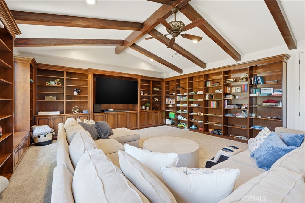 3939 W Robinwood, Visalia, CA 93291