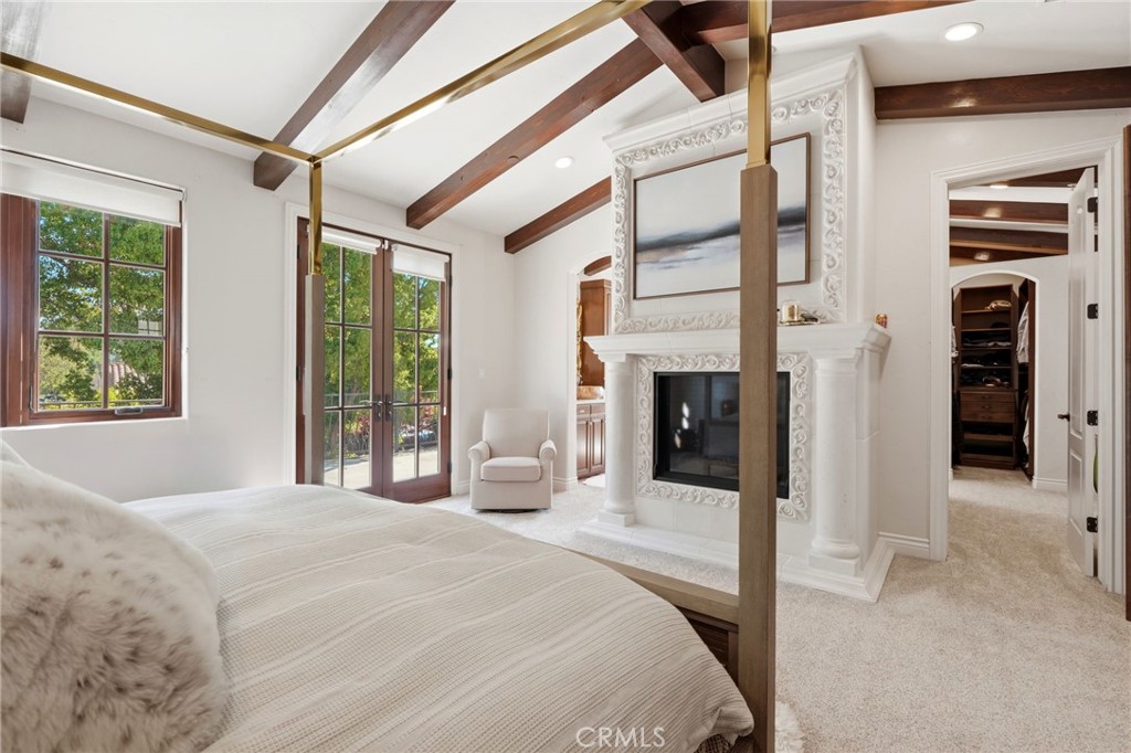 3939 W Robinwood, Visalia, CA 93291