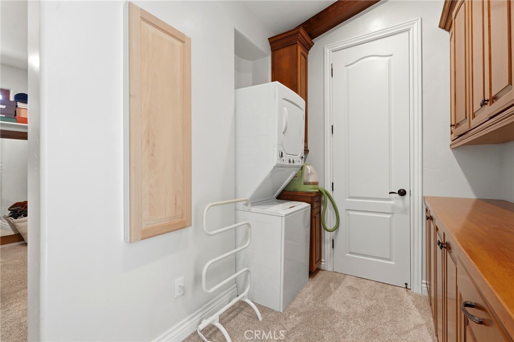 3939 W Robinwood, Visalia, CA 93291