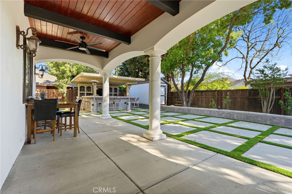 3939 W Robinwood, Visalia, CA 93291