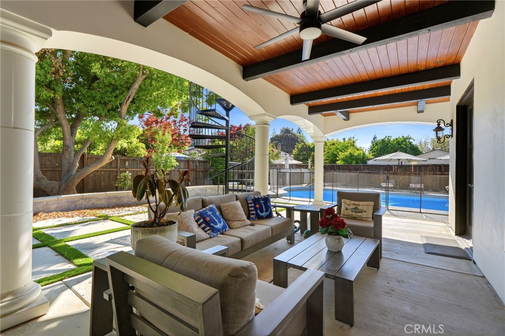 3939 W Robinwood, Visalia, CA 93291