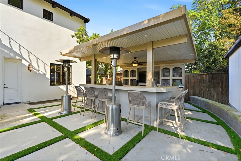 3939 W Robinwood, Visalia, CA 93291