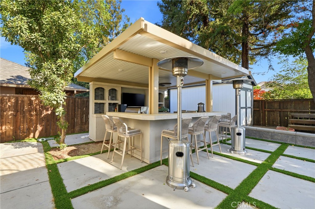 3939 W Robinwood, Visalia, CA 93291