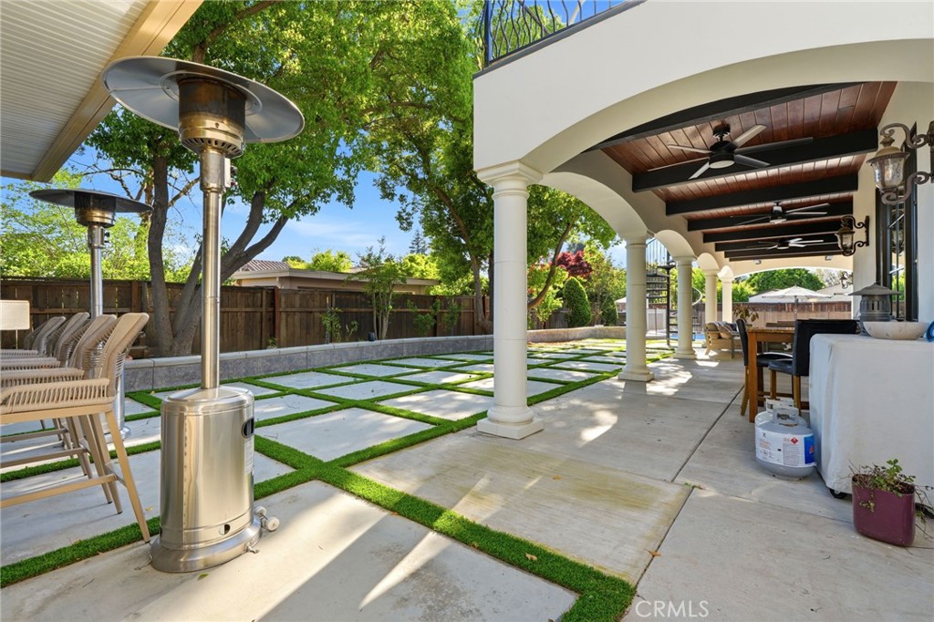 3939 W Robinwood, Visalia, CA 93291