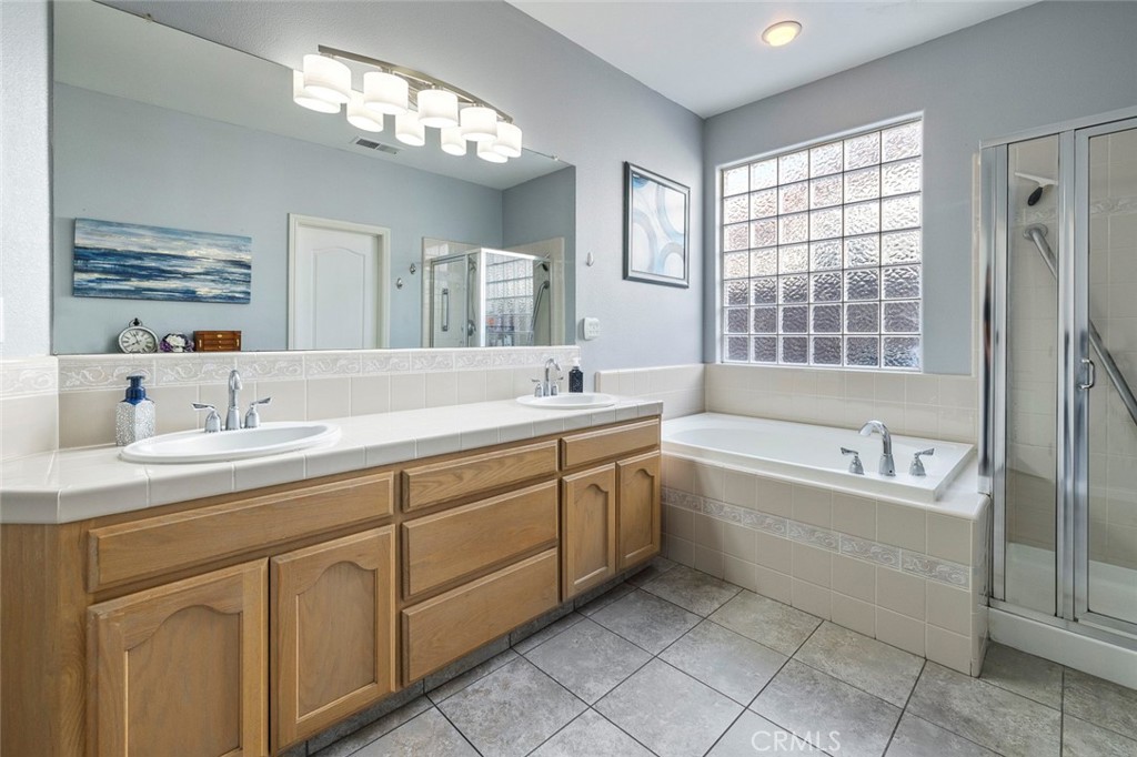 8697 N Talladega Way, Fresno, CA 93720