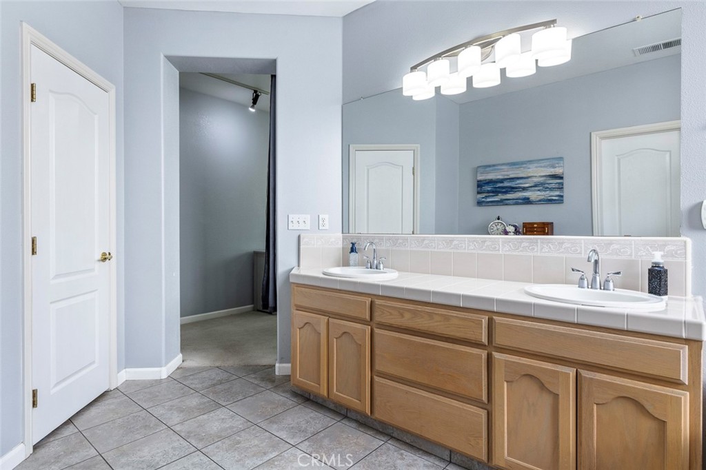 8697 N Talladega Way, Fresno, CA 93720