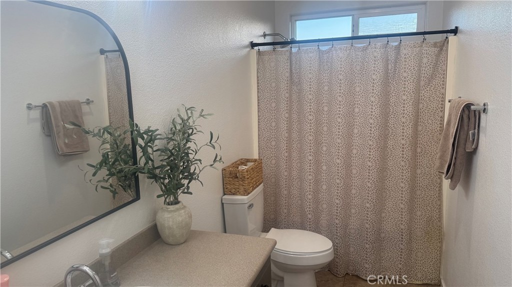 2174 W Picadilly, Hanford, CA 93230