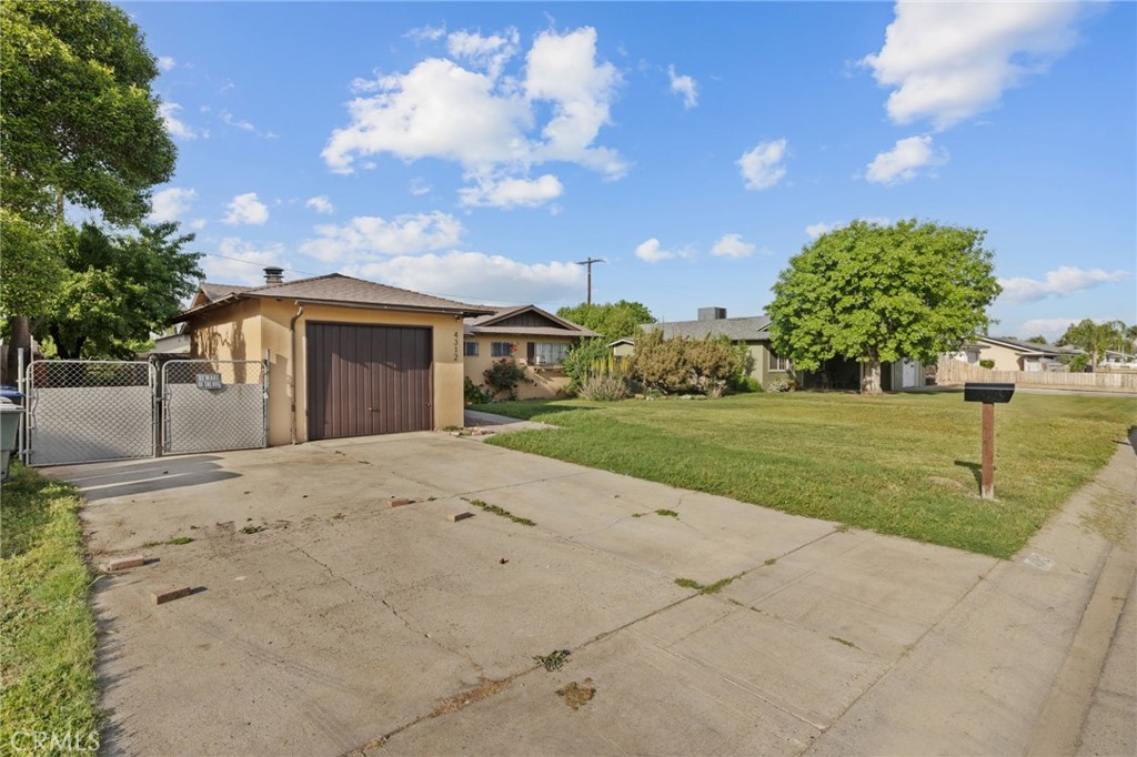 4312 W Dorothea Ave, Visalia, CA 93277