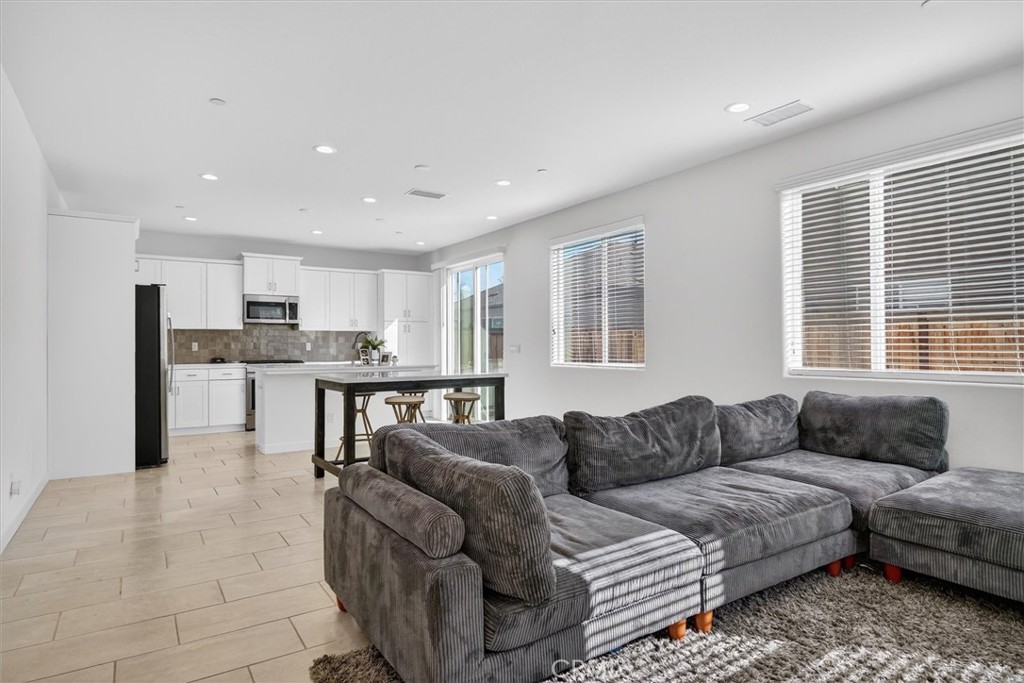 824 Katelyn Ave, Madera, CA 93636