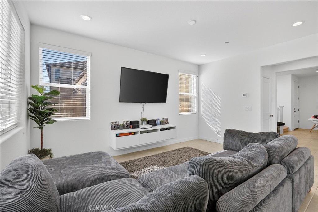 824 Katelyn Ave, Madera, CA 93636