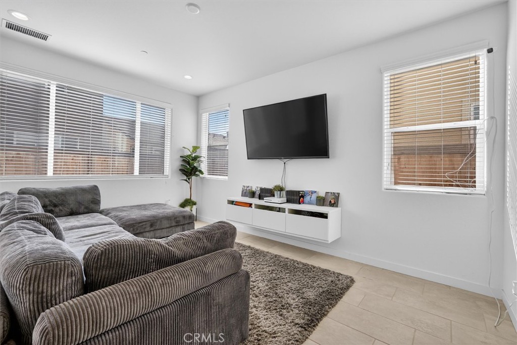 824 Katelyn Ave, Madera, CA 93636