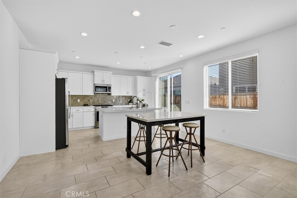 824 Katelyn Ave, Madera, CA 93636