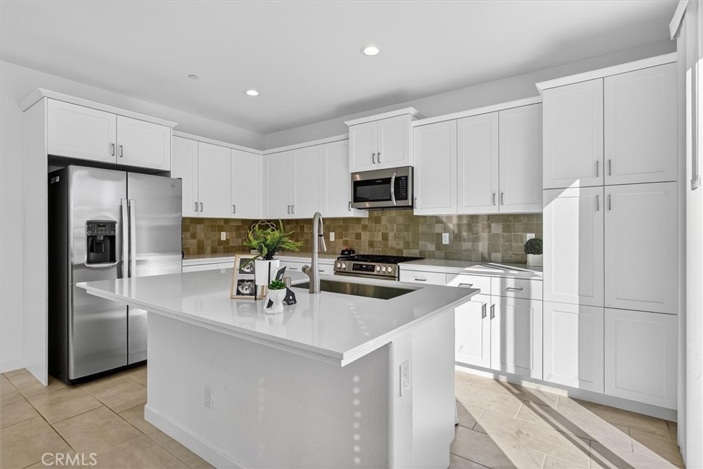 824 Katelyn Ave, Madera, CA 93636