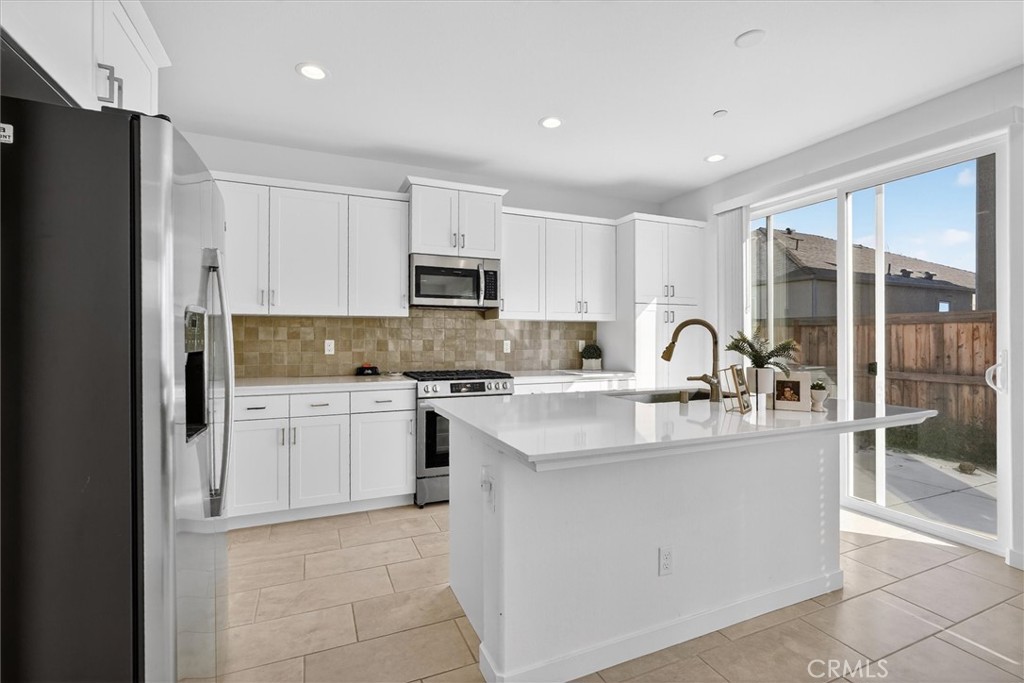 824 Katelyn Ave, Madera, CA 93636