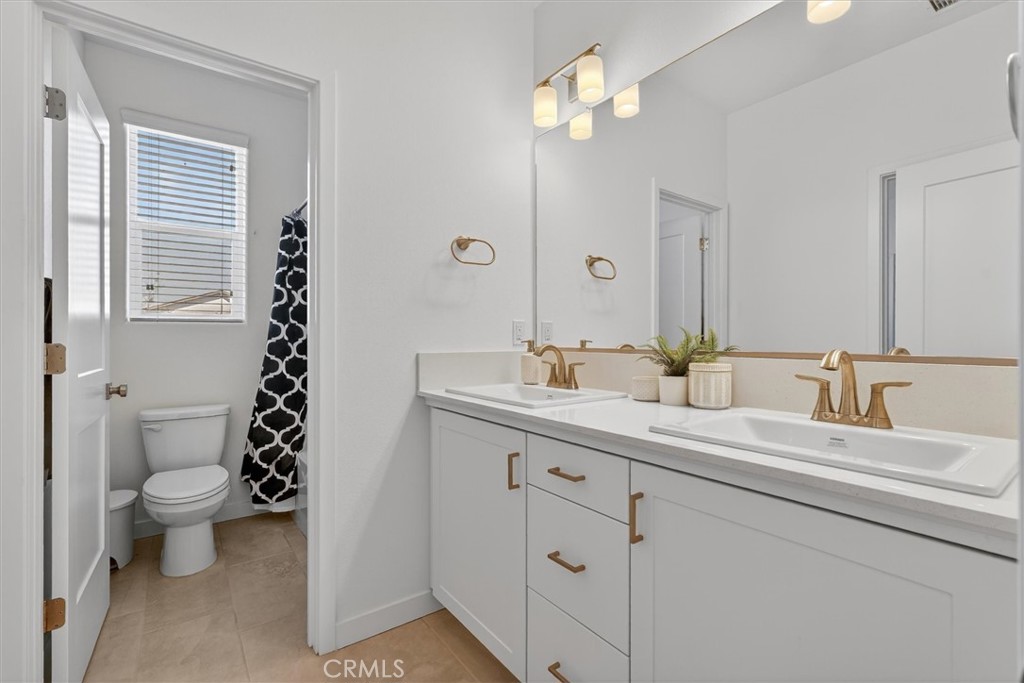 824 Katelyn Ave, Madera, CA 93636