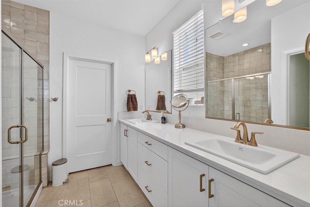 824 Katelyn Ave, Madera, CA 93636