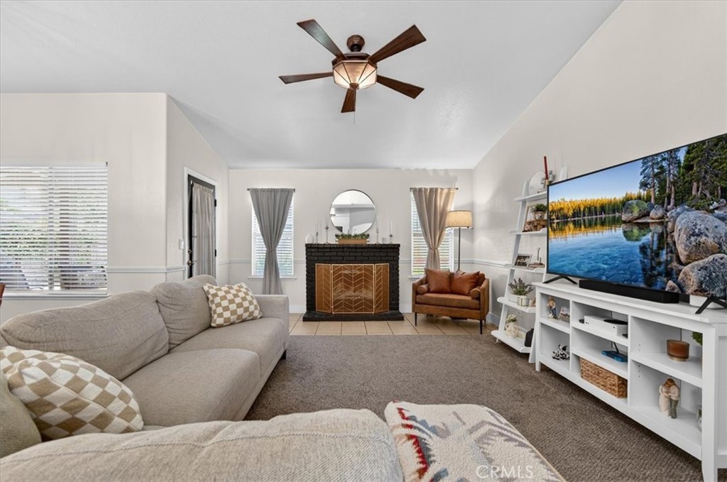 4752 W Mesa, Fresno, CA 93722