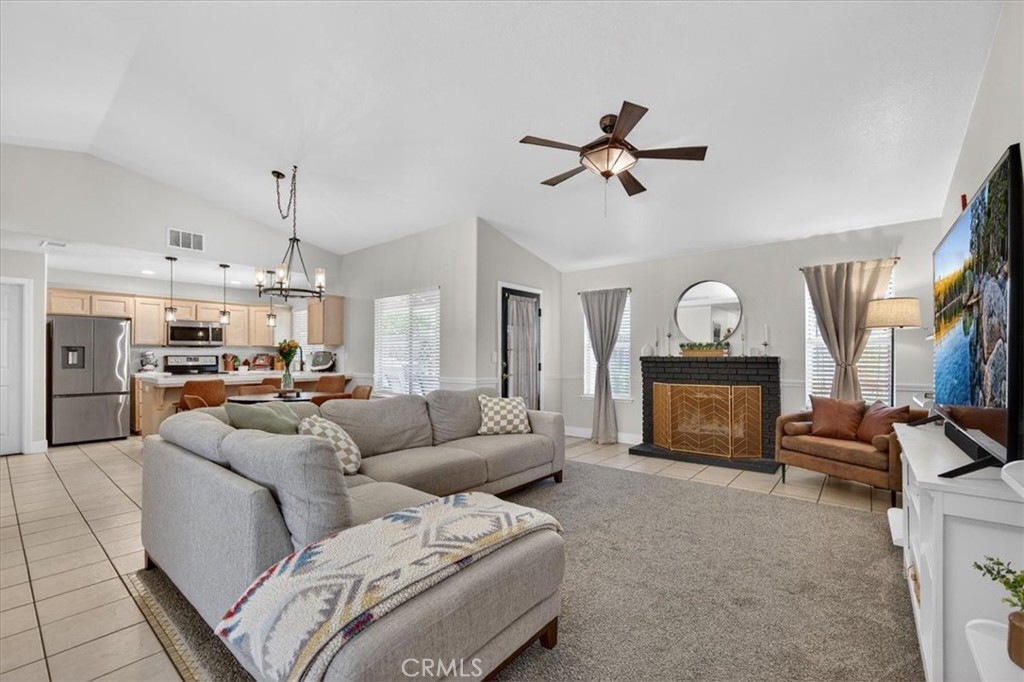 4752 W Mesa, Fresno, CA 93722