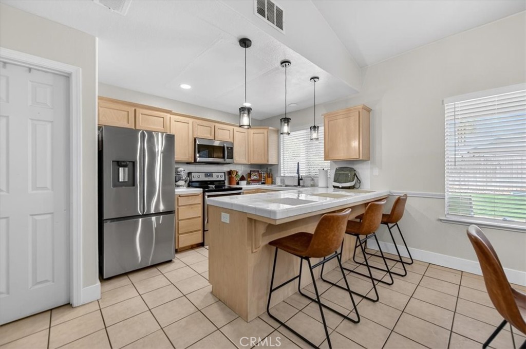 4752 W Mesa, Fresno, CA 93722