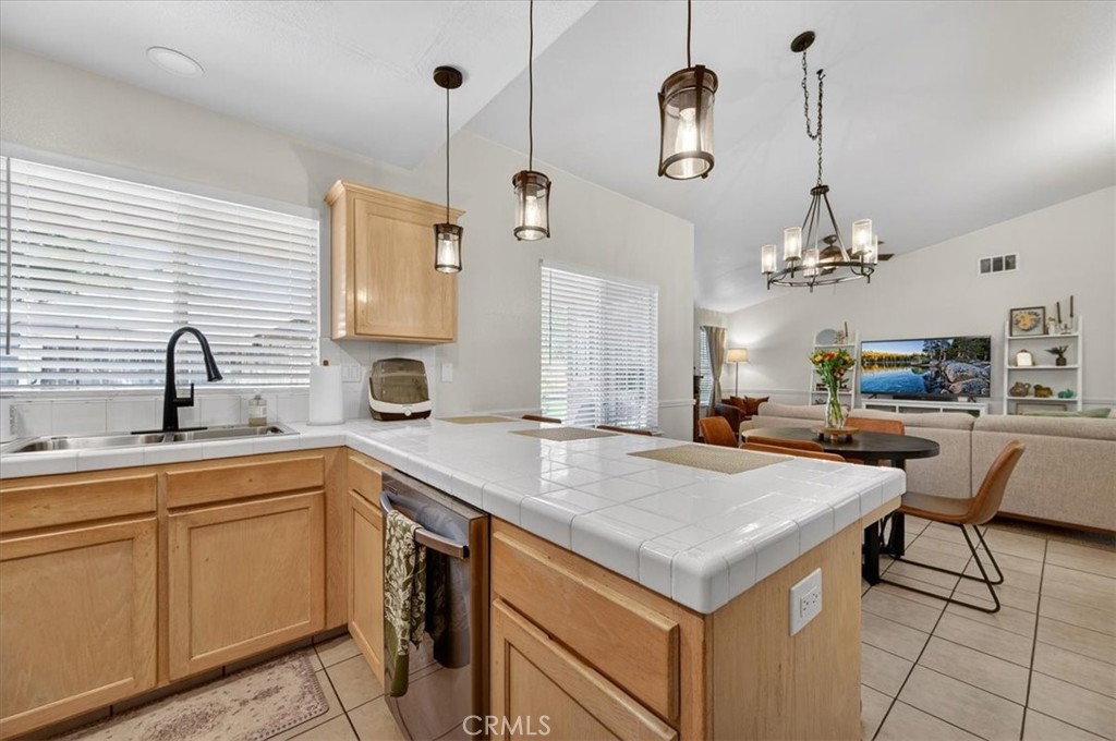 4752 W Mesa, Fresno, CA 93722