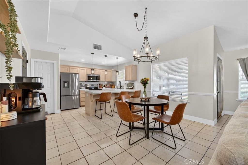 4752 W Mesa, Fresno, CA 93722