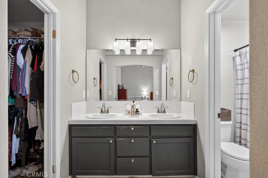 4752 W Mesa, Fresno, CA 93722