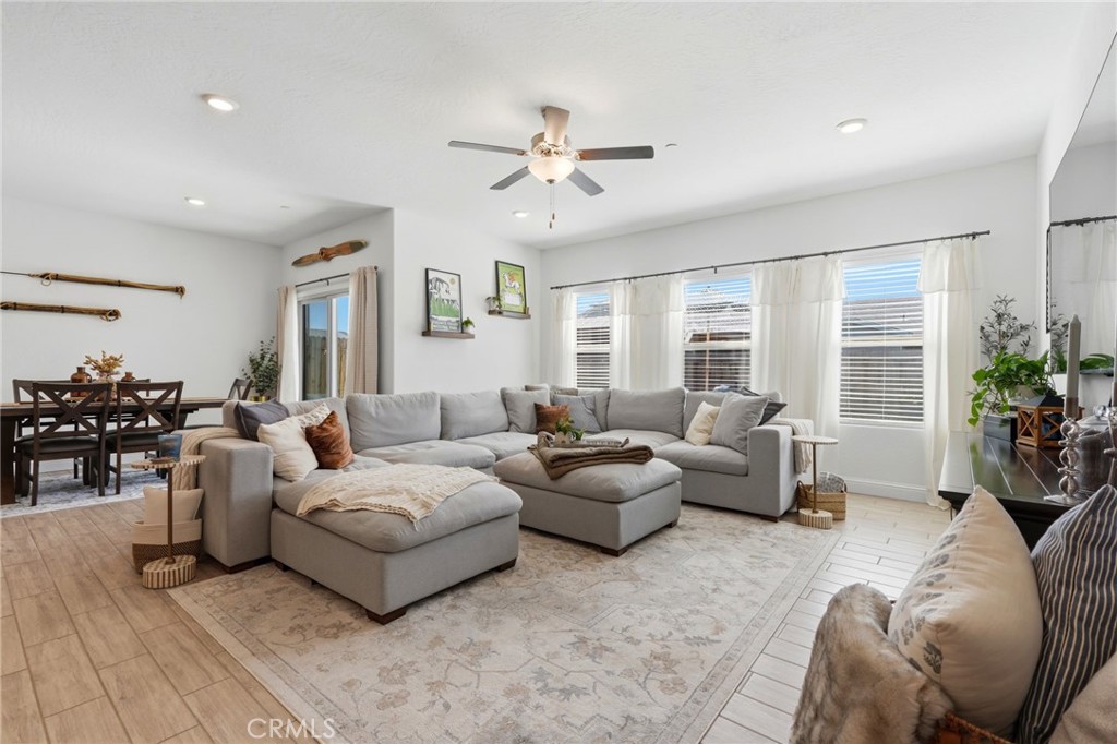 2587 W Heather, Hanford, CA 93230