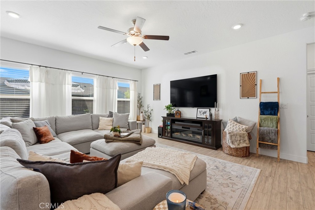 2587 W Heather, Hanford, CA 93230