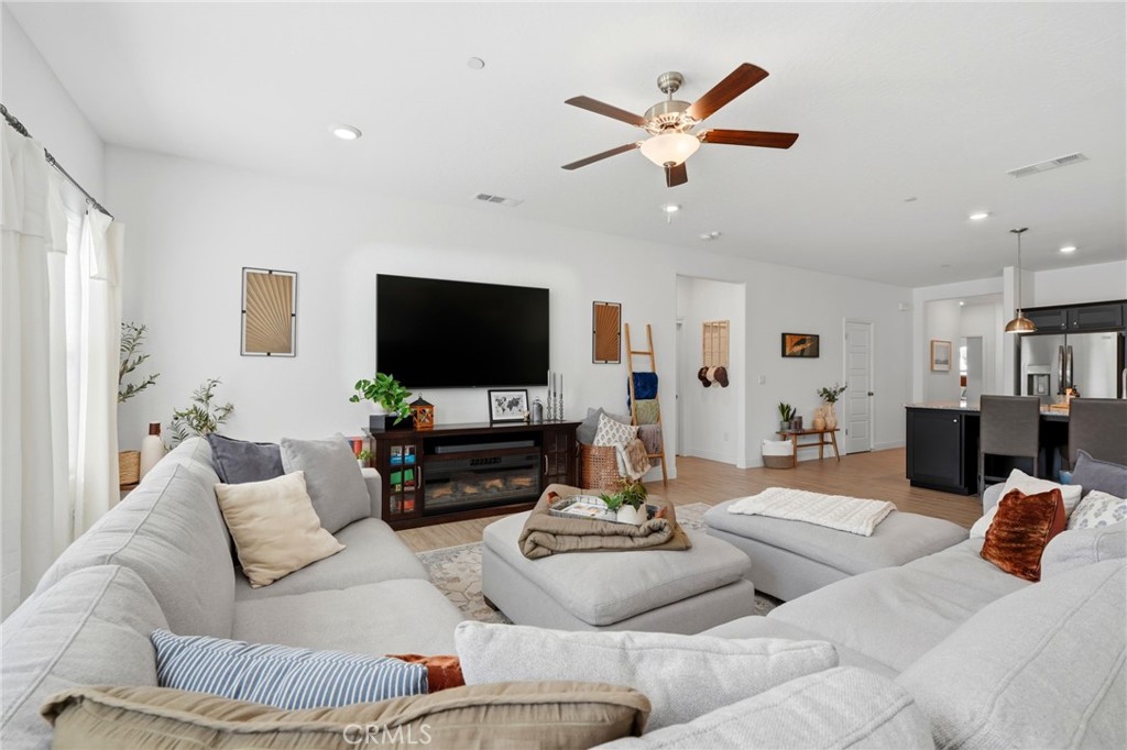 2587 W Heather, Hanford, CA 93230