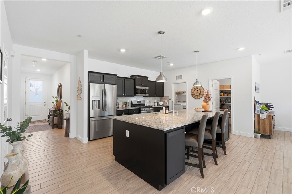 2587 W Heather, Hanford, CA 93230