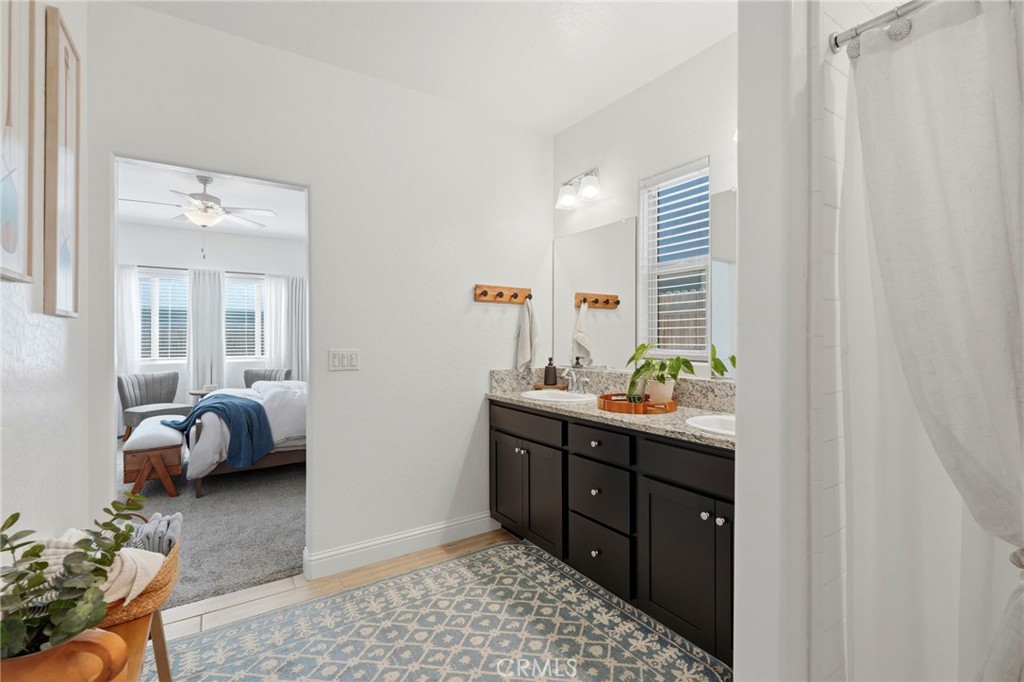 2587 W Heather, Hanford, CA 93230