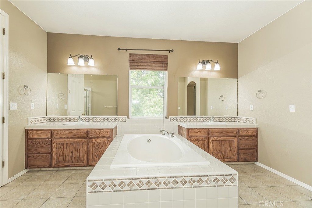 1377 Fenmore, Sanger, CA 93657