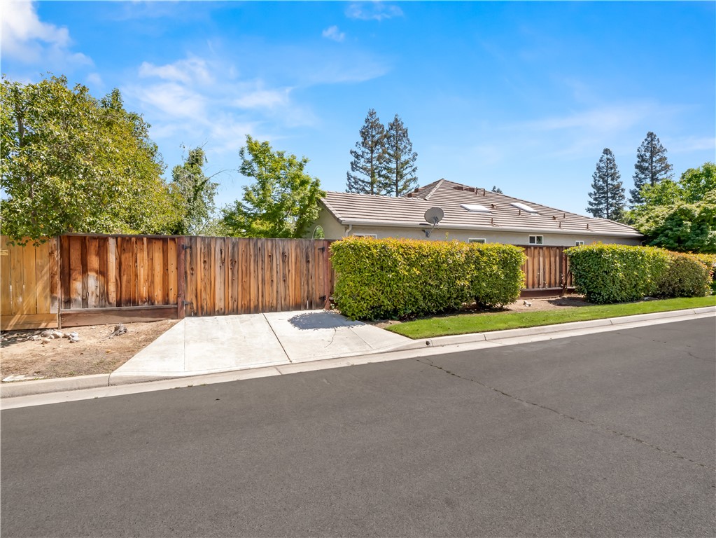 1582 E Revere, Fresno, CA 93720