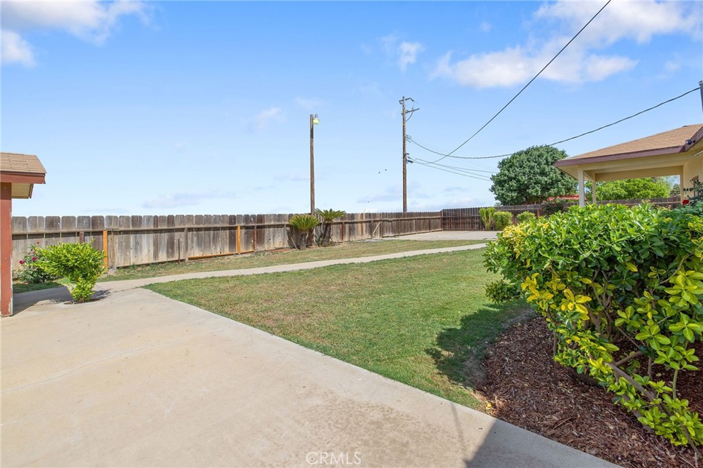 16808 W Palmer Ave, Huron, CA 93234