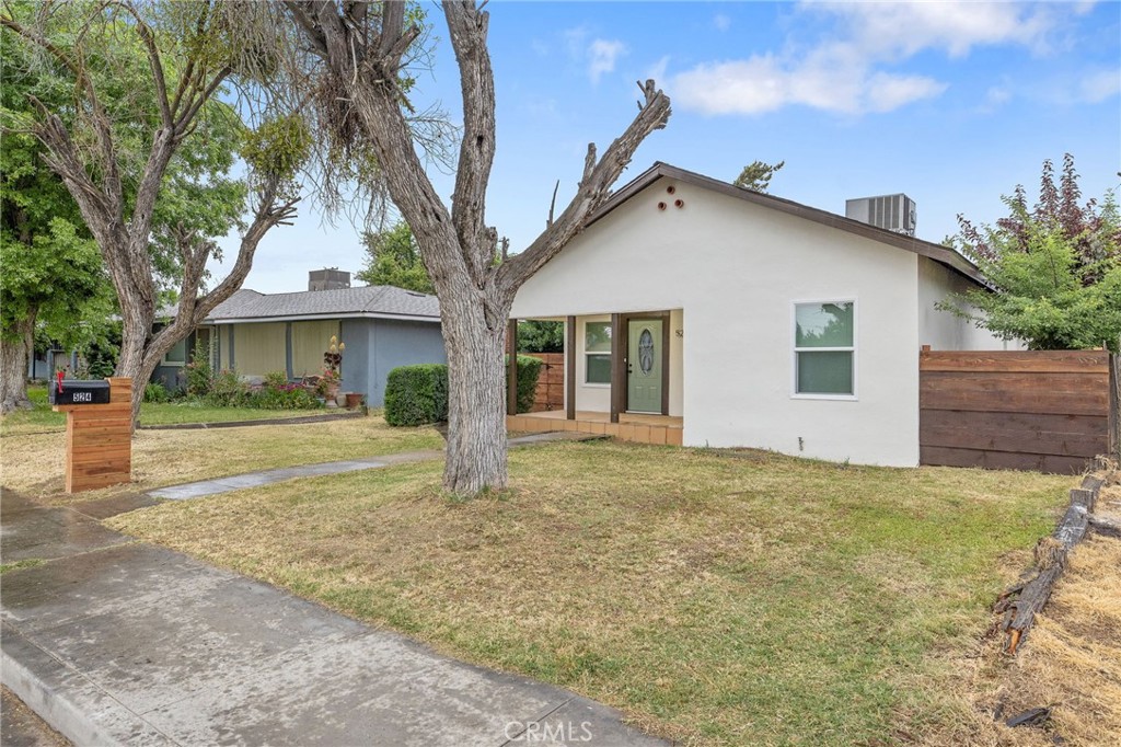 524 S 6th St, Kerman, CA 93630